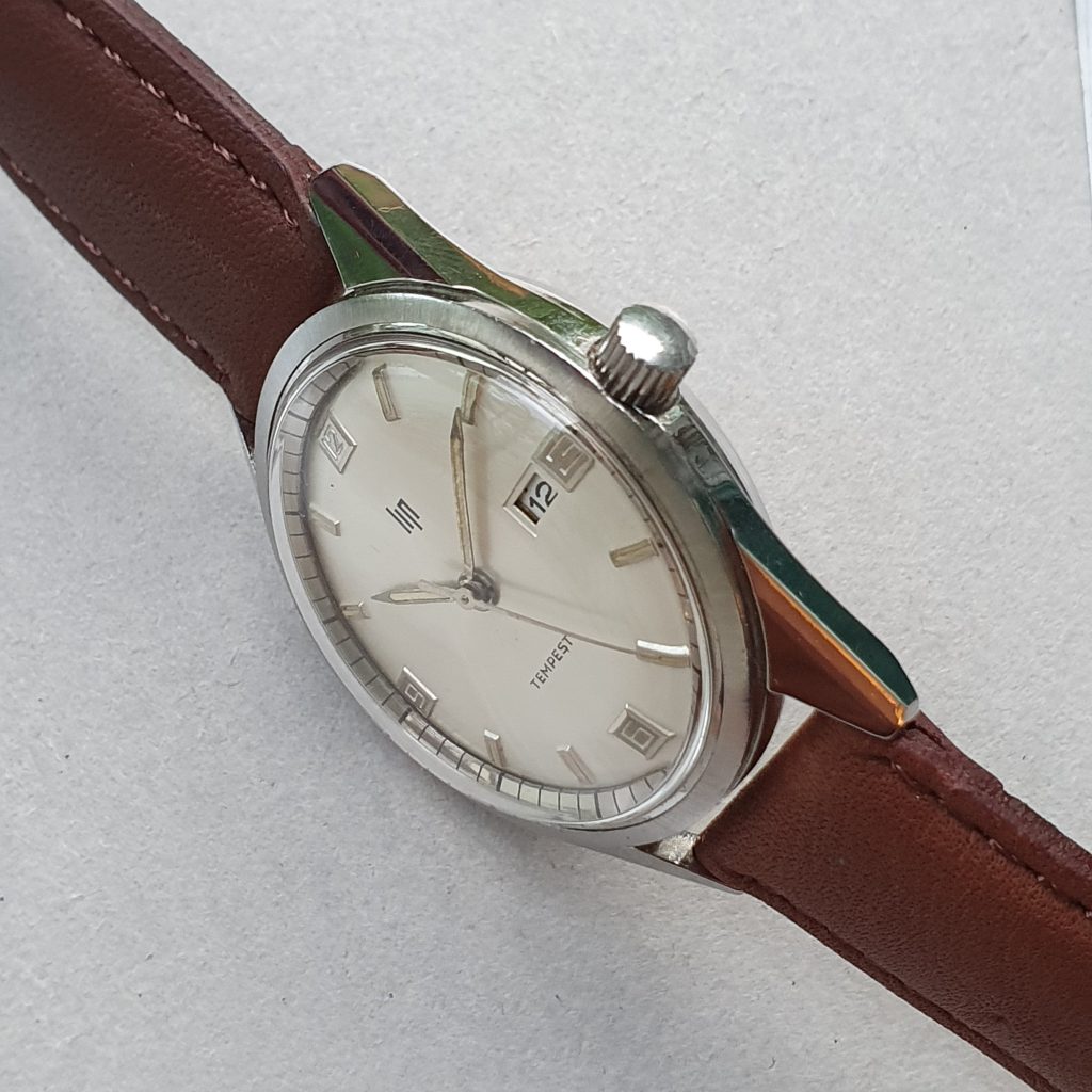 Montre Lip Tempest R 558 - Mécanique Manuelle - Boîtier Acier - Cadran Argenté - Occasion Vintage